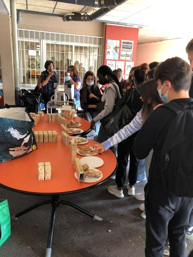 Semaines de l'engagement  café rencontre au lycée Lumière de La Ciotat
