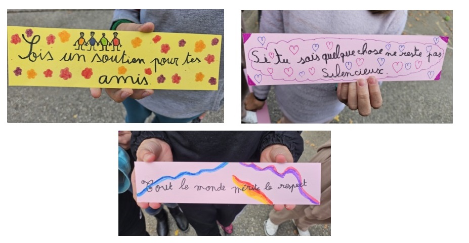 Echange entre élèves de marque-pages portant un slogan de la lutte contre le harcèlement