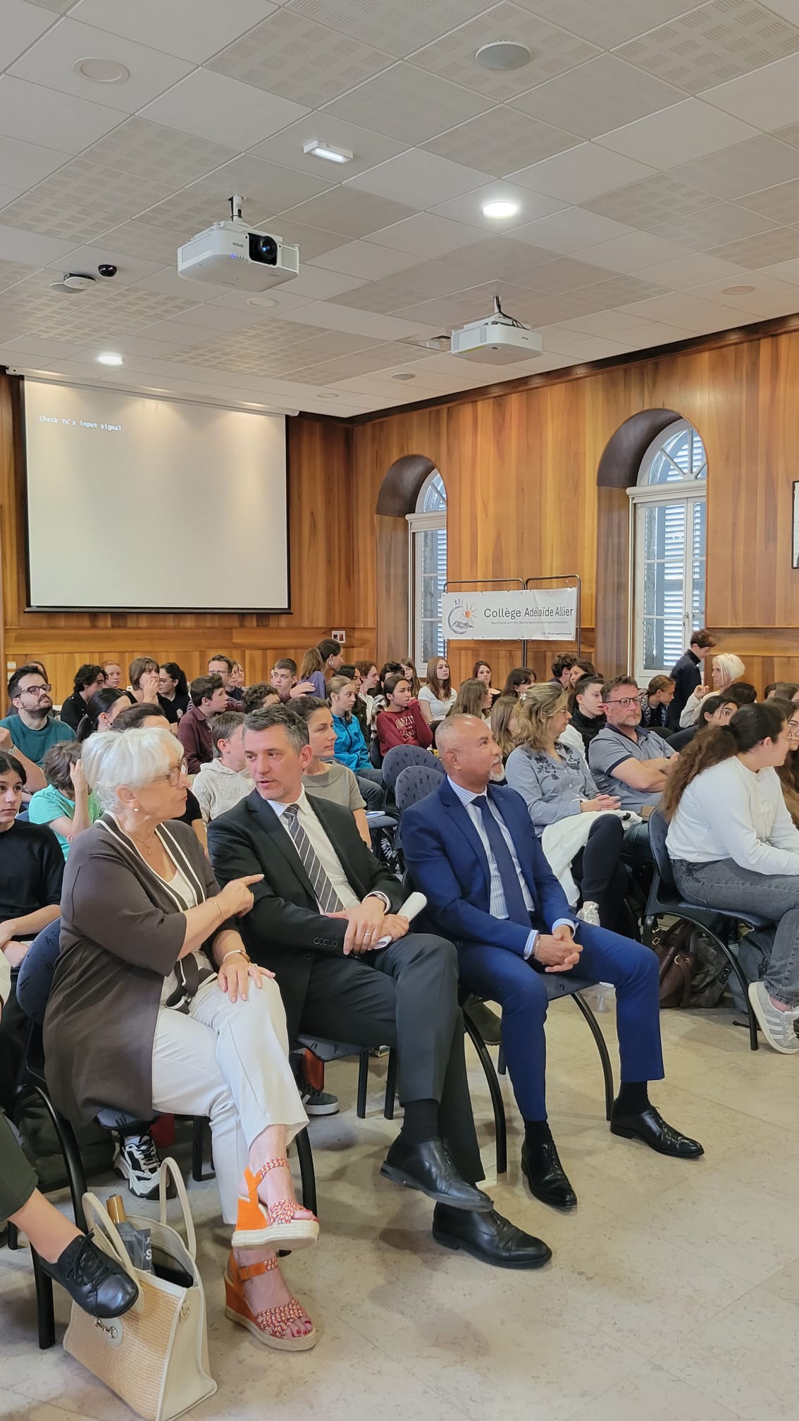 Élus et Public à la remise des diplômes des Ambassades de l'Égalité