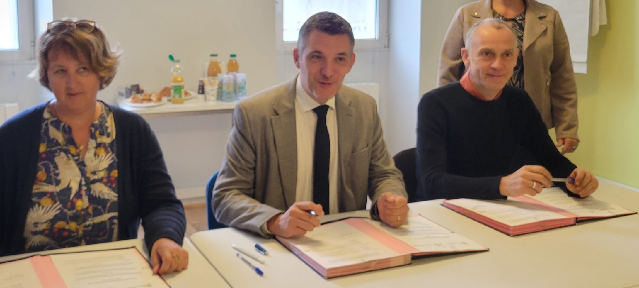 Signature de la convention entre EN et CSAPA