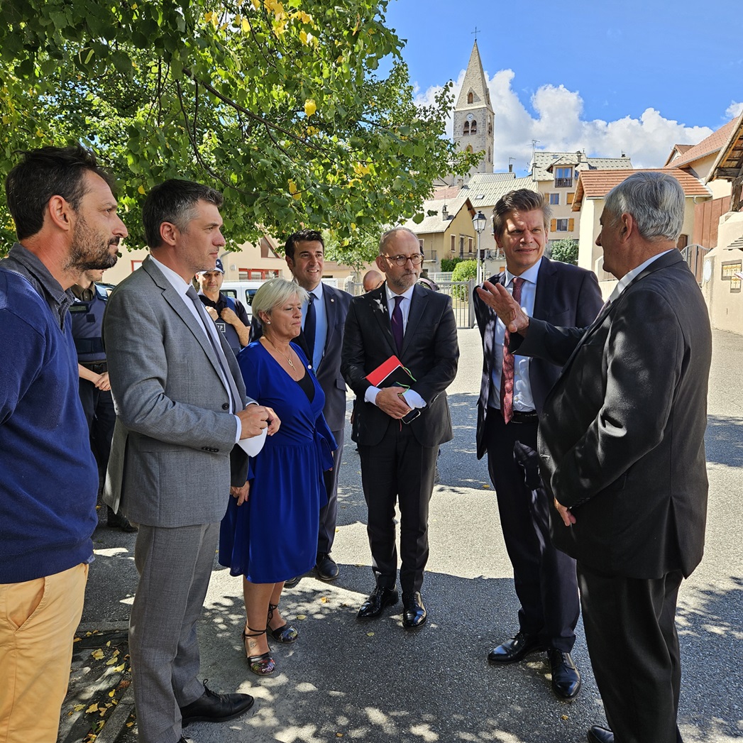 Monsieur le DASEN des Hautes-Alpes visite l'école d'e Chorges en présence de monsieur le Recteur