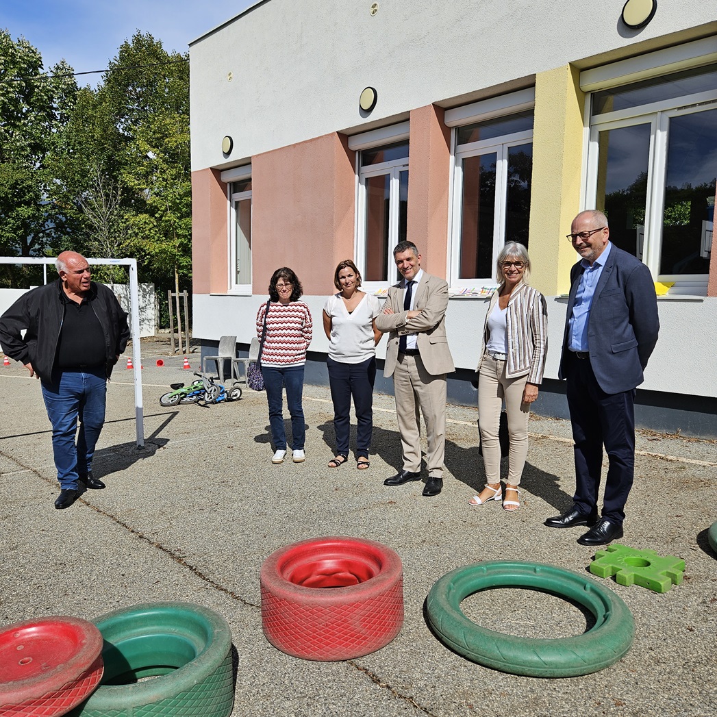 Monsieur le DASEN des Hautes-Alpes visite l'école de Raymond Chappa à Gap