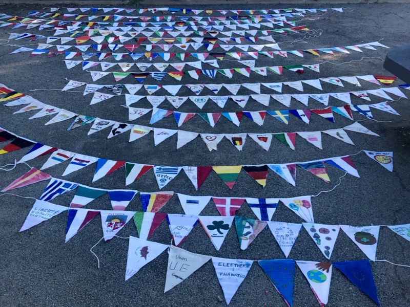 Banderole exposée au sol