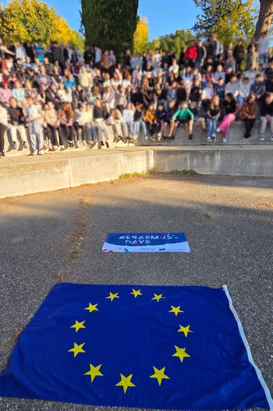 Photo de la fresque réalisée par les élèves du collège de Pertuis