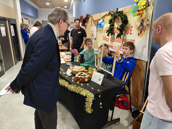 COM-Marche de Noel - College Gerard Philipe 2