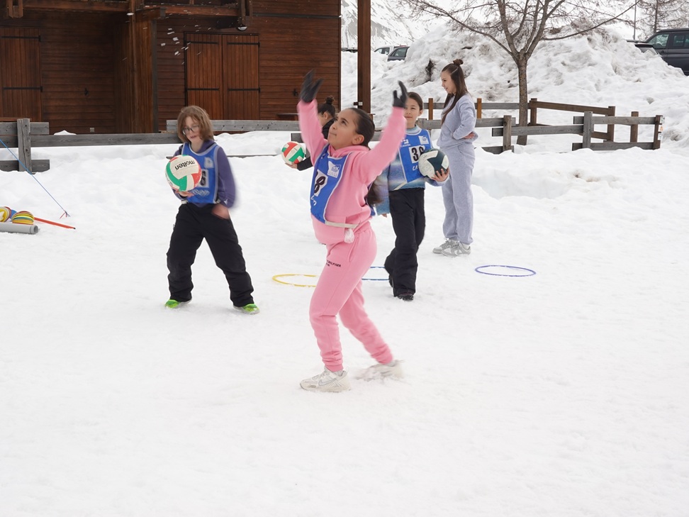 Atelier de volly ball sur neige