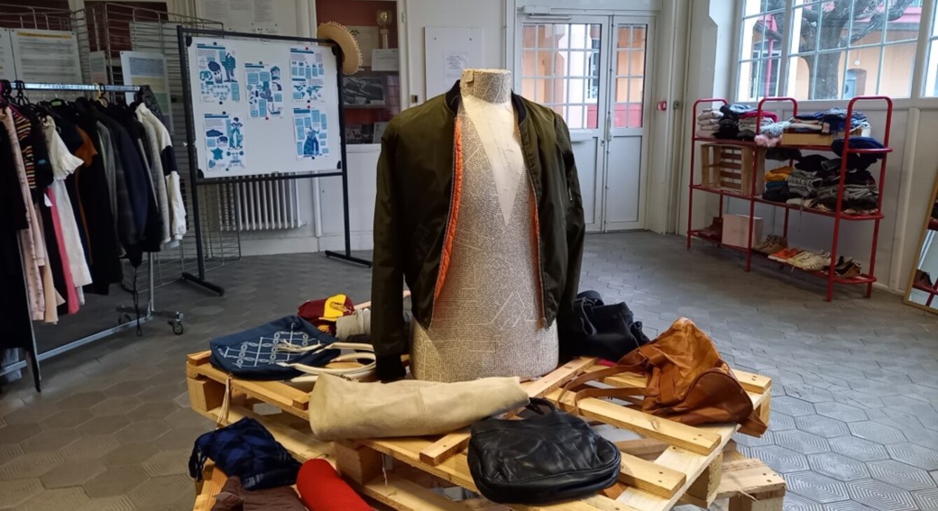 Magasin vetement digne les bains best sale