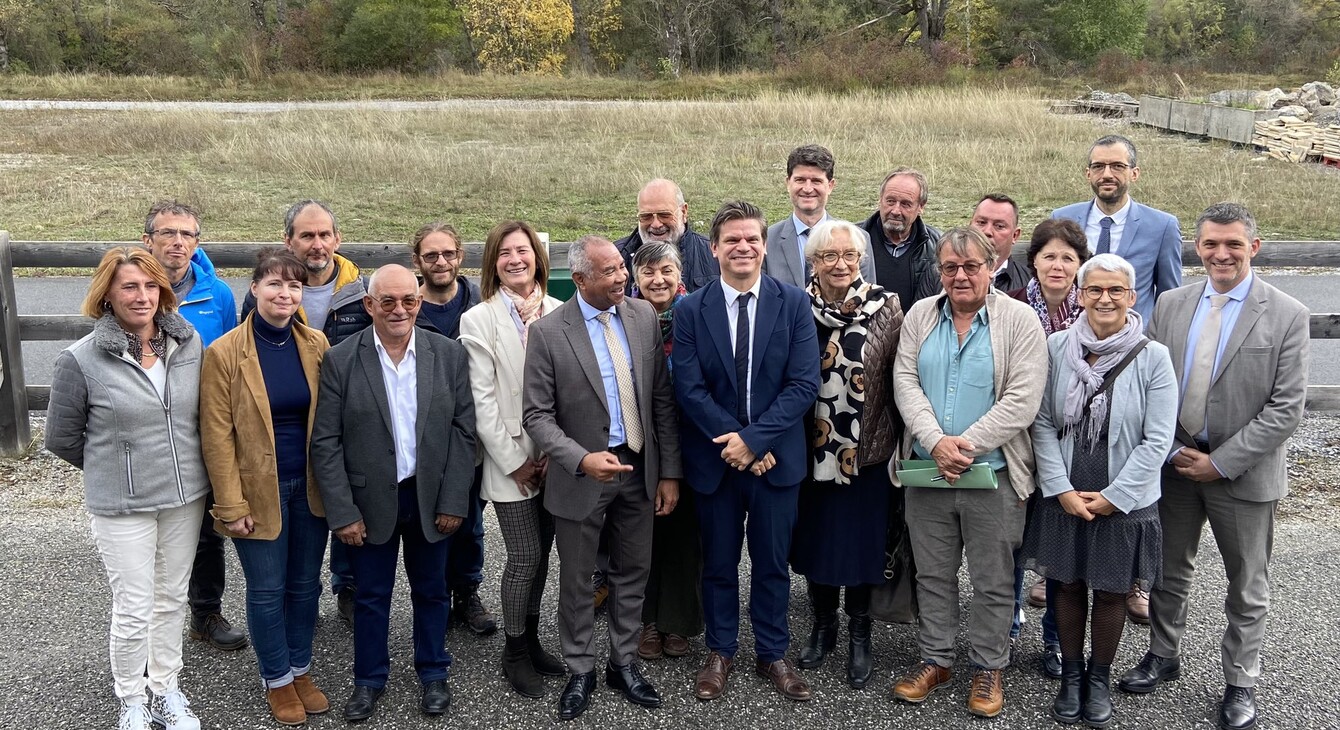 Photo de l'ensemble des signataires de la convention TER du Guillestrois-Queyras