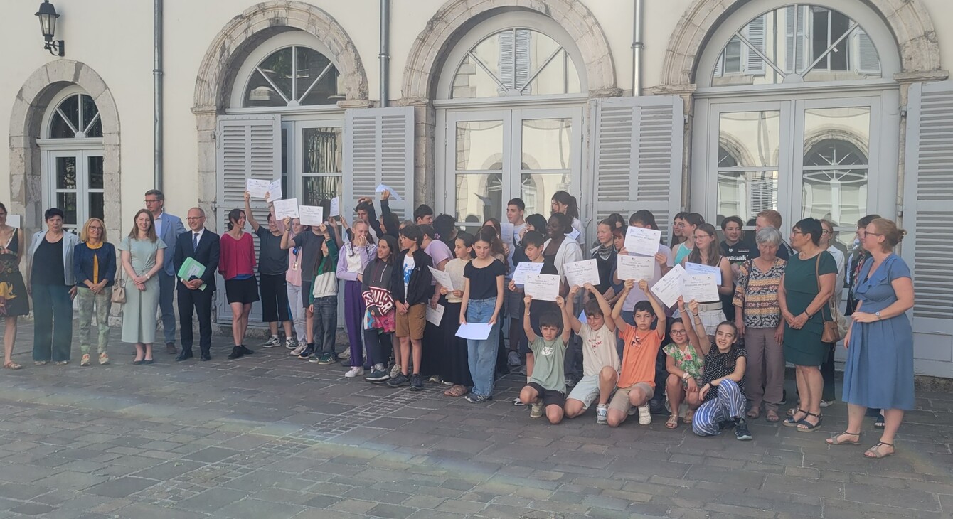 Photo de groupe lors de la cérémonie des Ambassades de l'égalité 2026