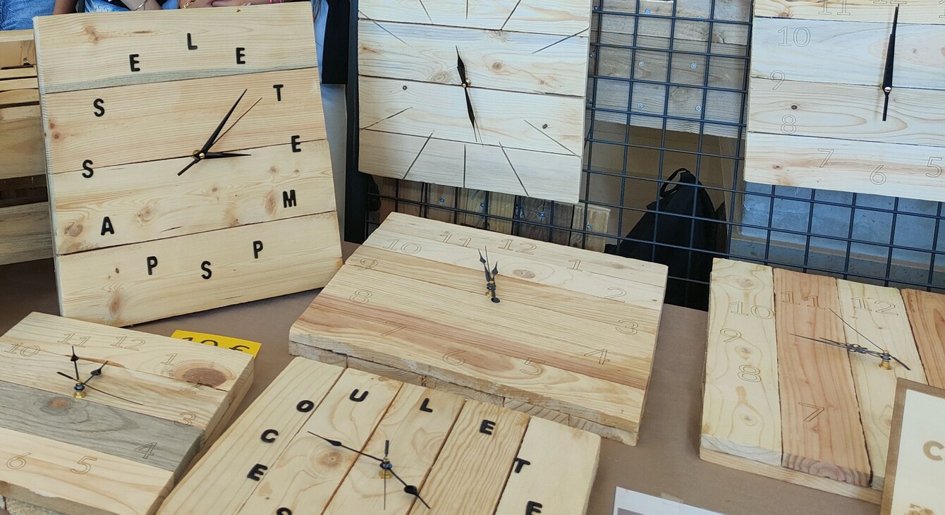 Horloge en bois recyclé