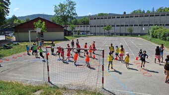 Ateliers de sport lors de la visite d'Alizée Baron, membre de l'équipe de France des 30'APQ