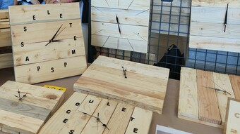 Horloge en bois recyclé